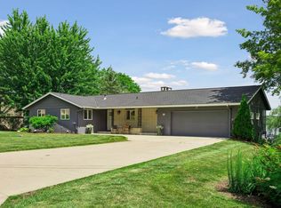 2500 Auburn Dr, Victoria, MN 55386