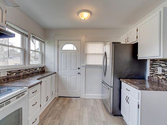 4th image of 908 Sprague St #2D-688832
