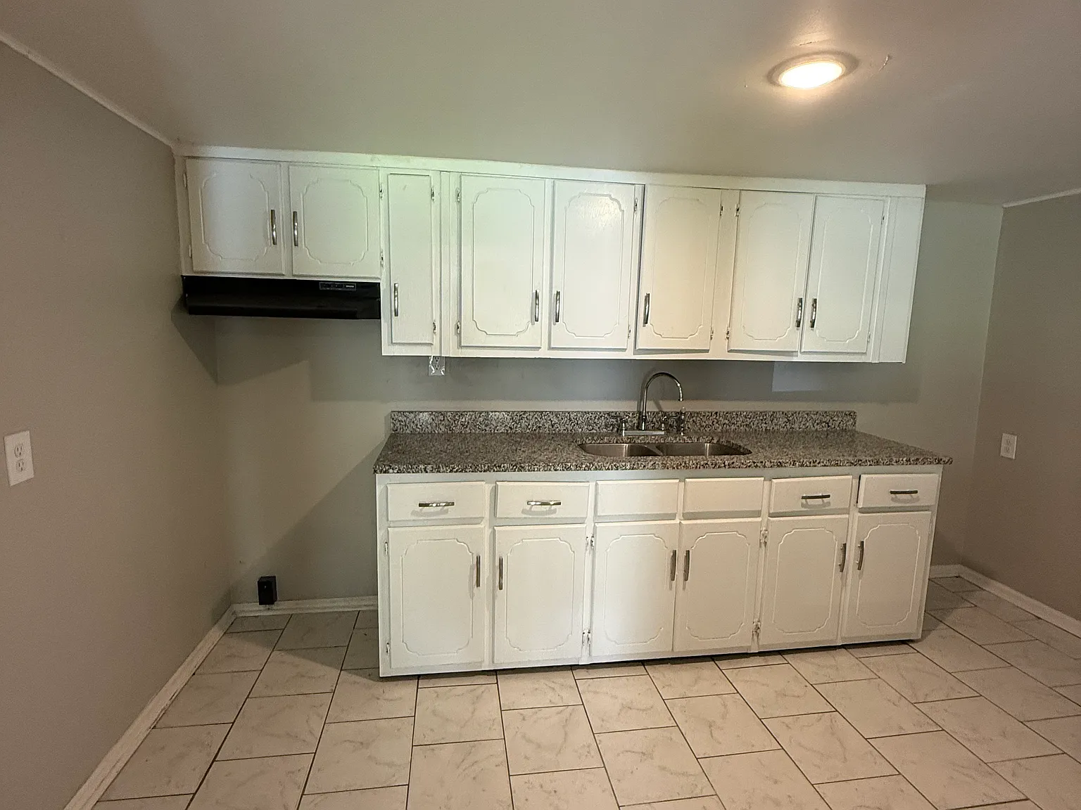 3 bed, 1190 sqft, $1,100 — Photo 3