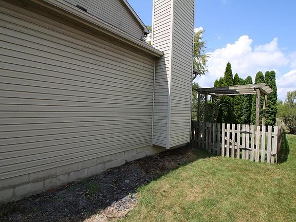 3rd image of 6316 Riverstone Dr