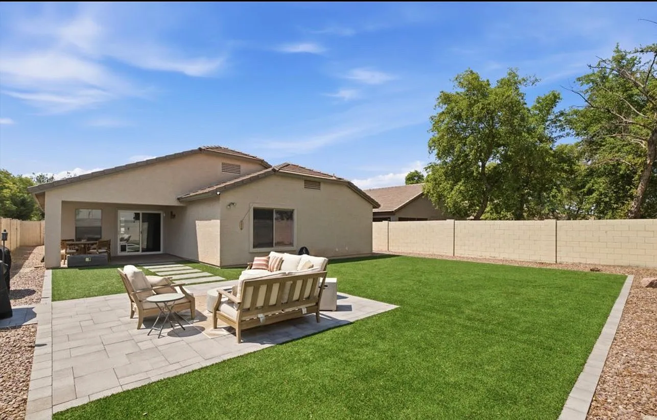 4 bed, 2.5 bath, 1760 sqft, $2,699 — Photo 3