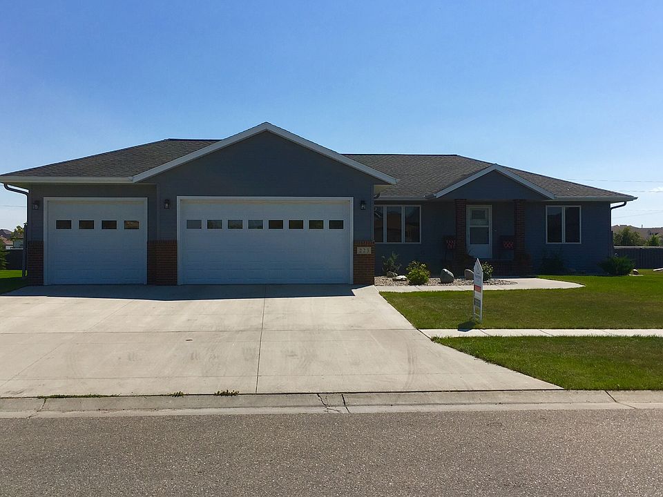 1st image of 223 39th Ave E