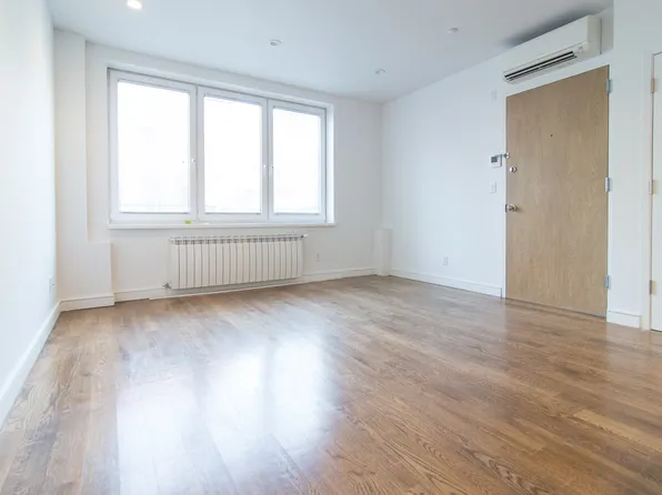 689 Leonard Street image 3 of 24