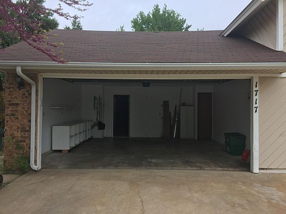 2nd image of 1717 Hillcrest Dr