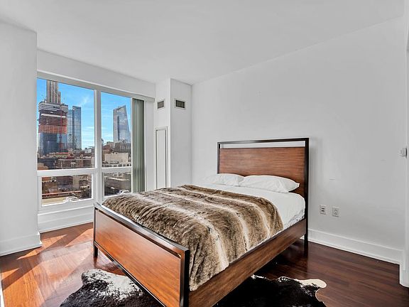 5th image of 350 W 42nd St APT 16K