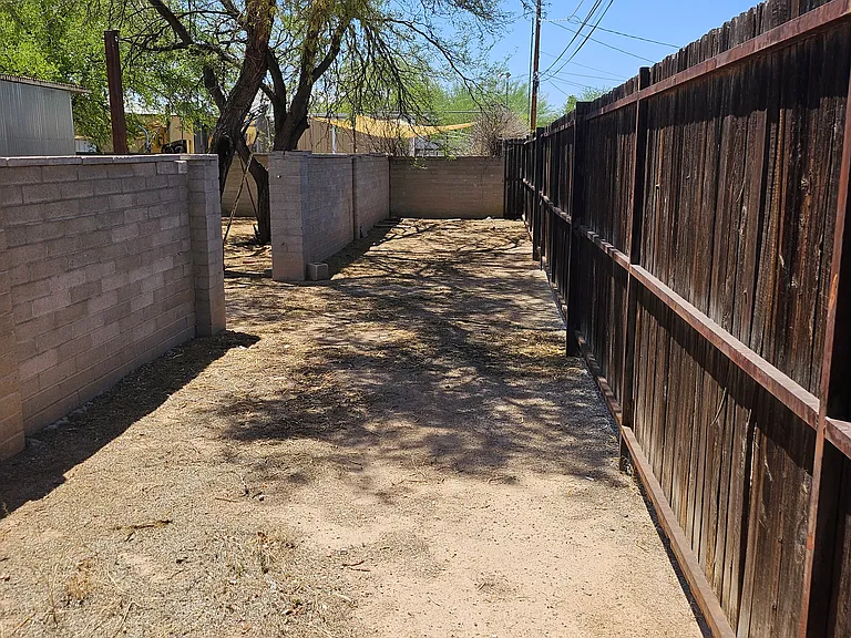 2719 N Baxter Ave — Photo 16