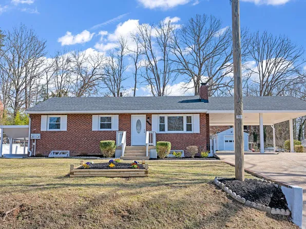 4136 Anderson Rd, Triangle, VA 22172