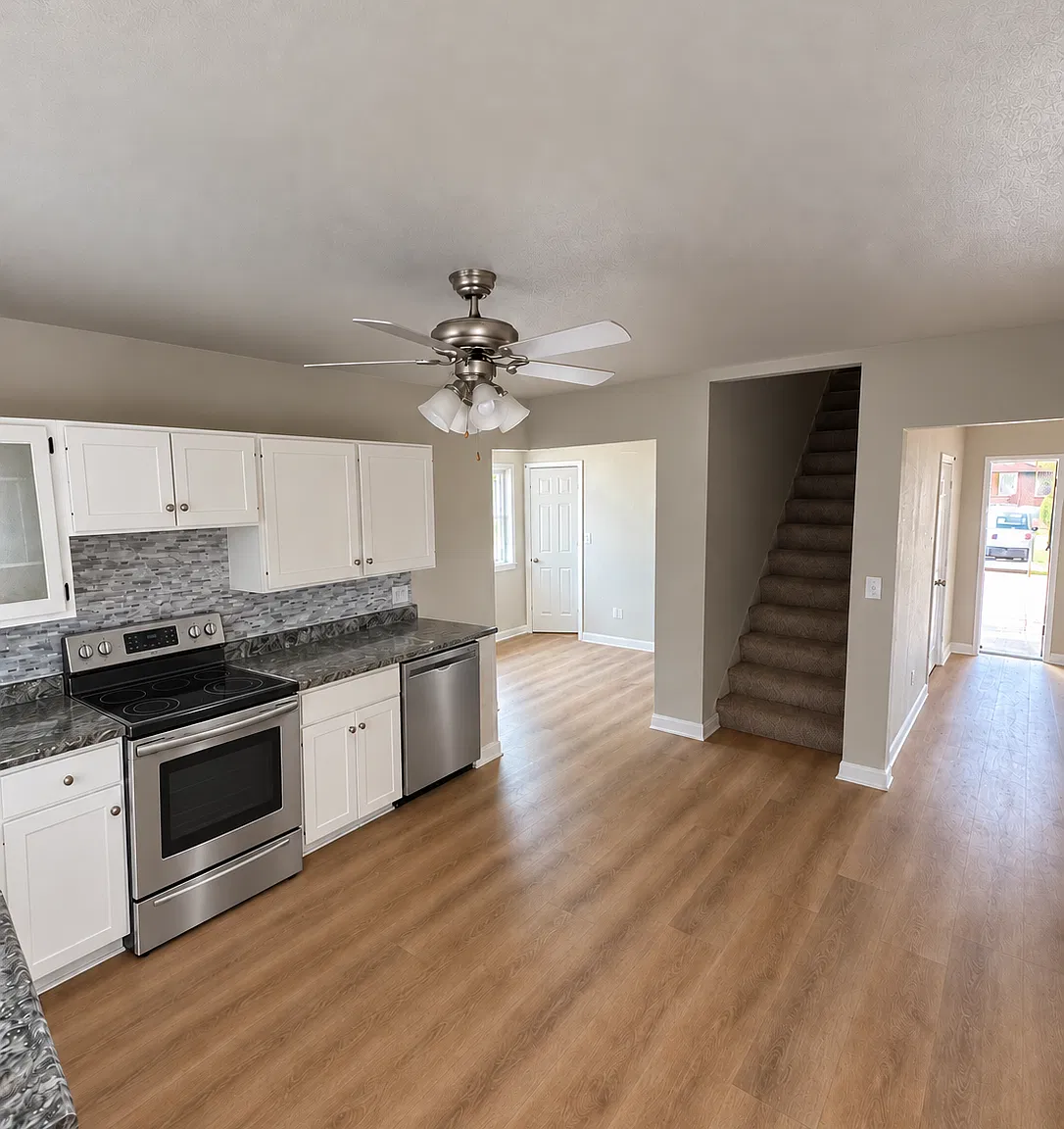 3 bed, 1300 sqft, $1,895 — Photo 2
