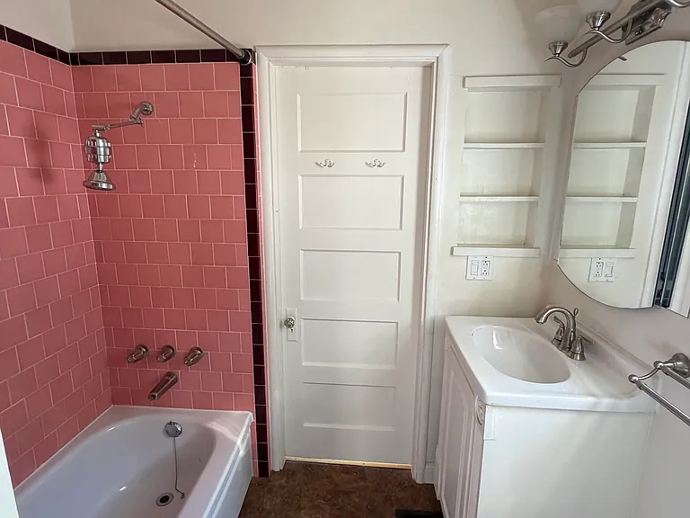 934 Webster St — Photo 6