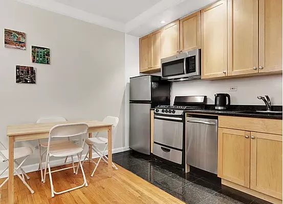 Rented by Manhattan Realty Group | media 22