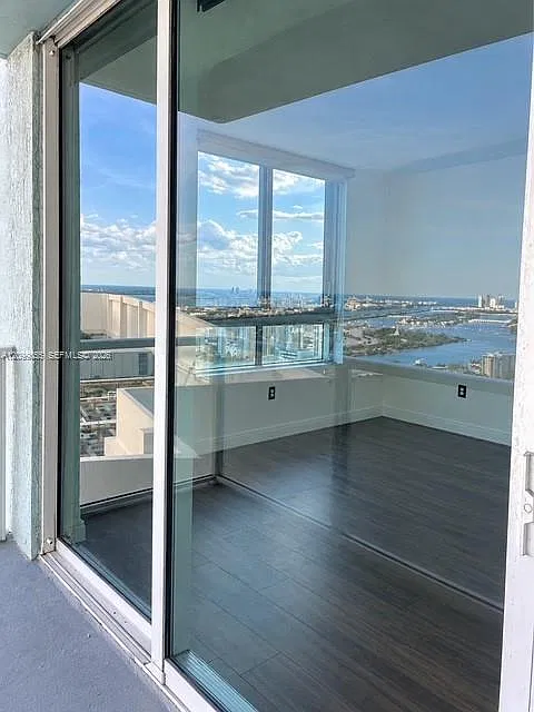 Quantum On The Bay Condo — Photo 2