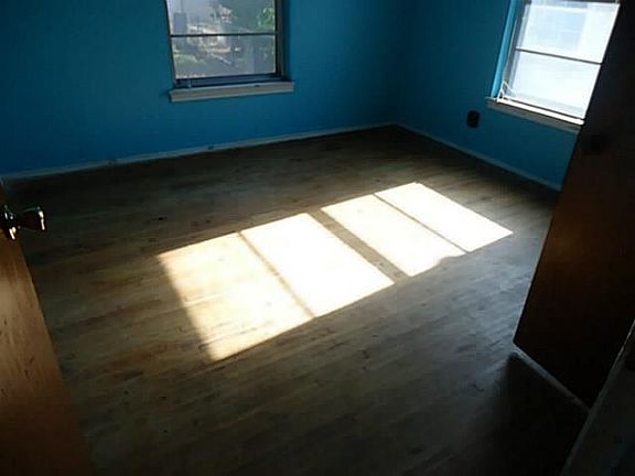4th image of 408 Rose Mary Ln