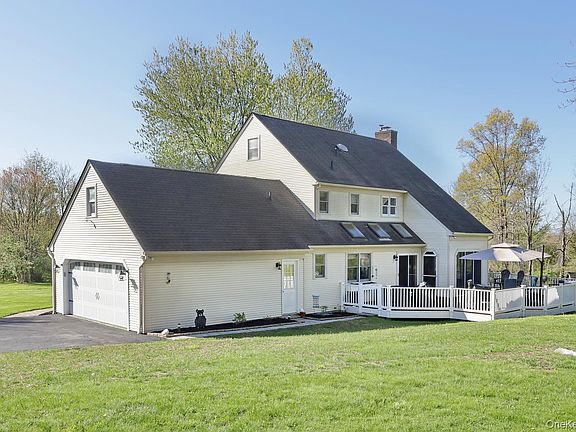 5th image of 1051 Ridgebury Road