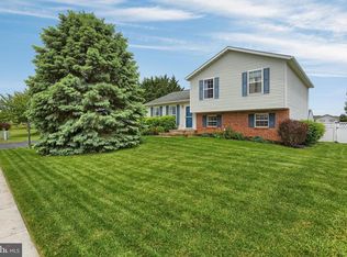 1681 Taylor Dr, Hanover, PA 17331