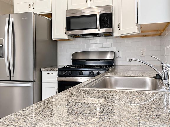 4th image of 724 E 39th St #B