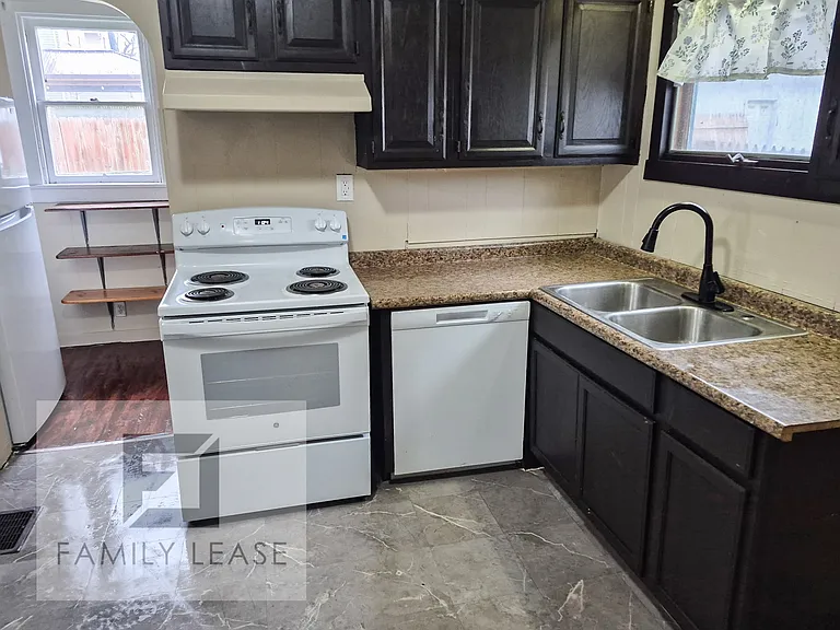 596 Lafayette Ave — Photo 12