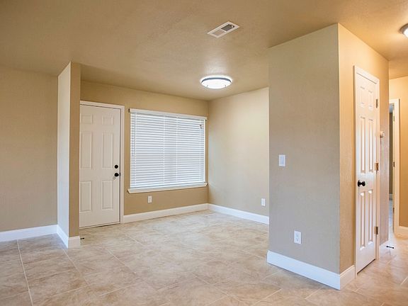 4th image of 717 W Beck Dr