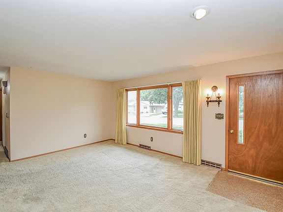 5th image of 2409 E 17th St