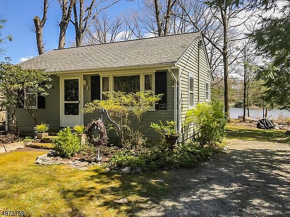 4th image of 933 Plymouth Lake Dr