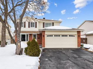 1090 Chablis Park, Ottawa, ON K1C2T4