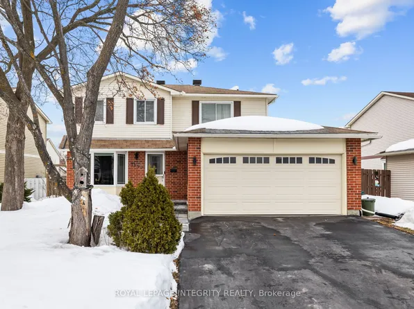 1090 Chablis Park, Ottawa, ON K1C 2T4
