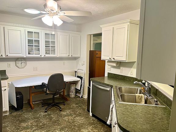 4th image of 8 Campus Ct