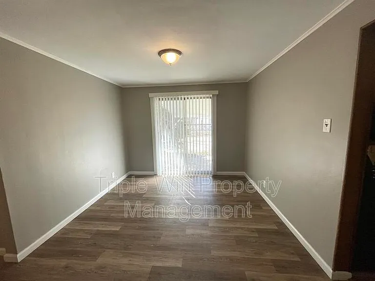 1280 Saint Catherine St — Photo 10