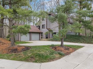 2141 Pinebrook Trl, Cuyahoga Falls, OH 44223