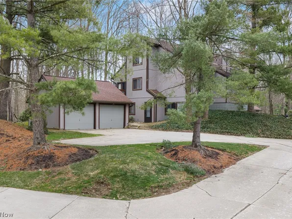 2141 Pinebrook Trl, Cuyahoga Falls, OH 44223