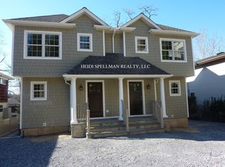 60 Ashwood Rd, Port Washington, NY 11050