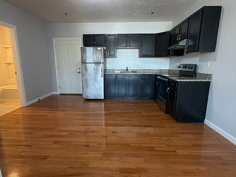575 Common St #579 — Photo 3