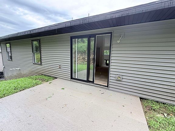 4th image of 3001 N Grandview Ave
