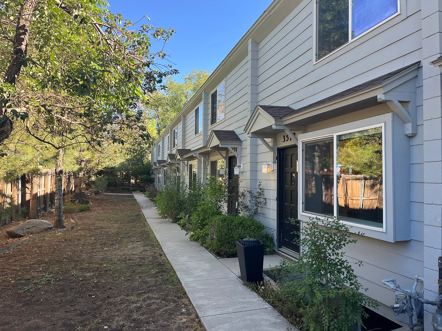 3572 Broadway St — Photo 2