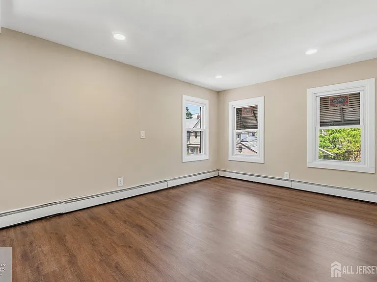1648 Essex St #2 — Photo 14