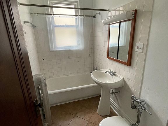 3rd image of 4413 N Greenview Ave APT 2W