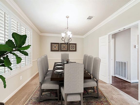 5th image of 2439 Edgewood Dr