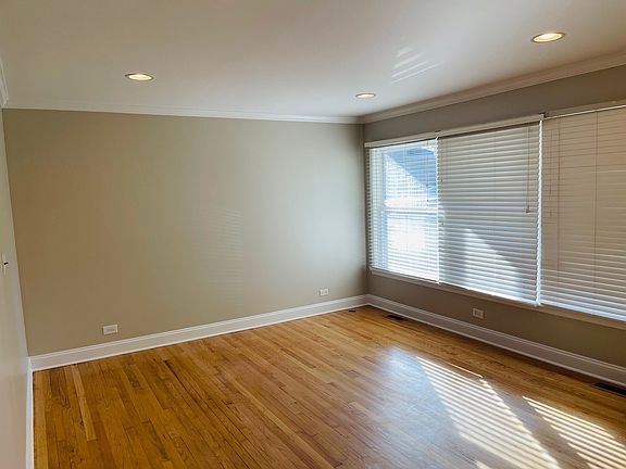 3rd image of 706 Thomas Ct