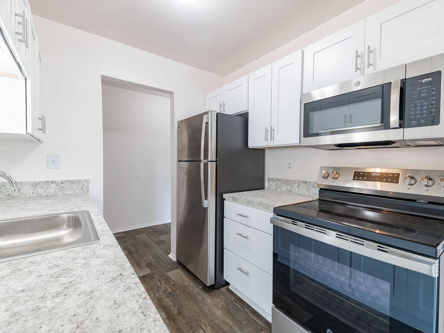Cherry Hill Manor Apartments — Photo 2