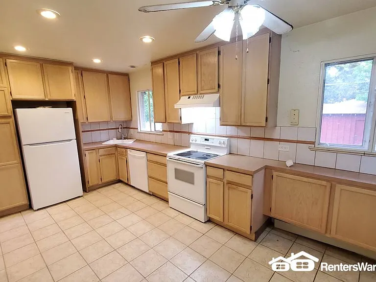 2225 S Cherry St — Photo 20