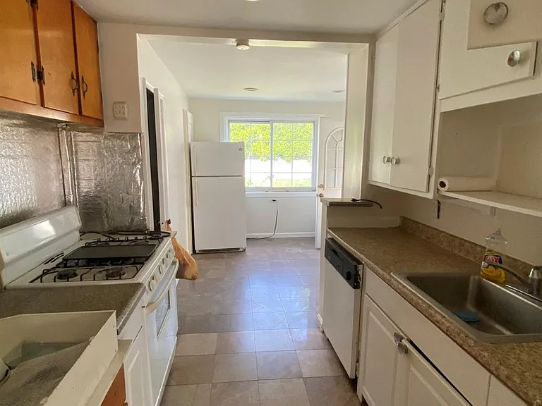 58 Bayliss St #60 — Photo 9