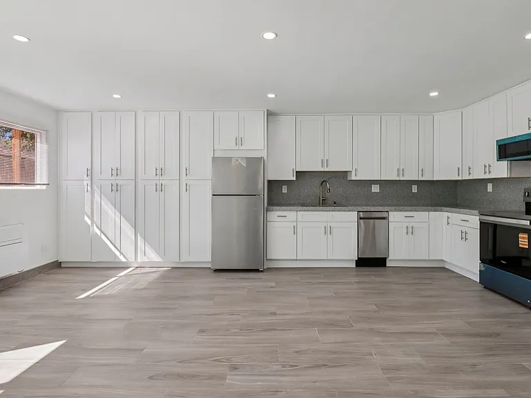 738 S Orange Ave — Photo 5