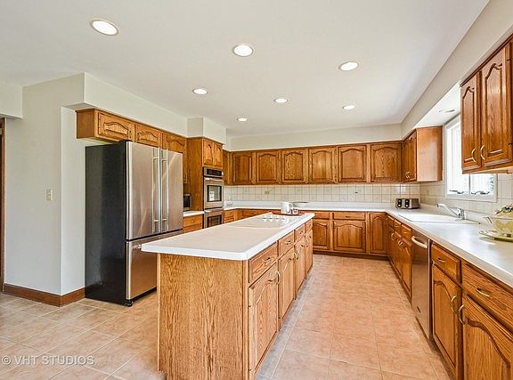 4th image of 216 Hawthorne Ct