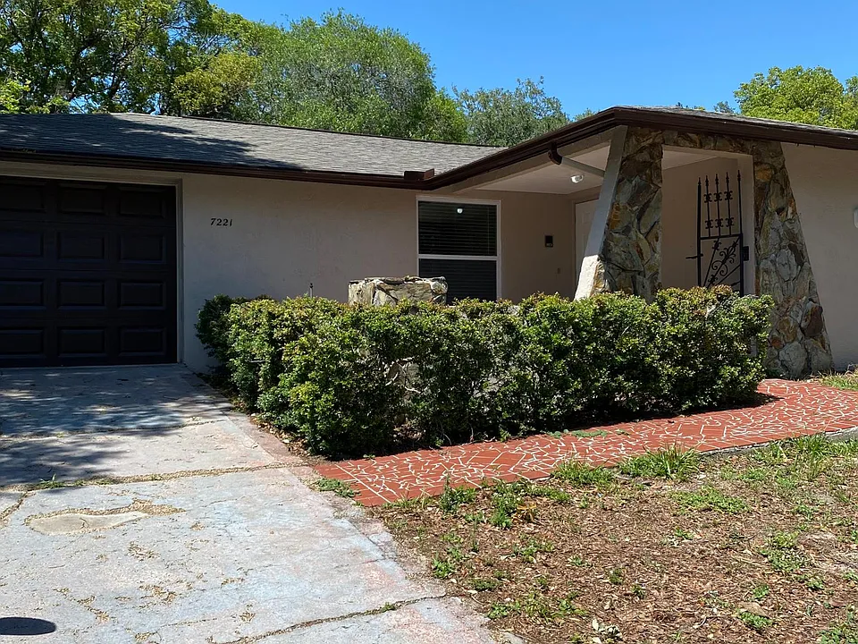 7221 San Salvadore Dr