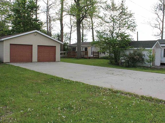 2nd image of 429 S Lakeshore Dr