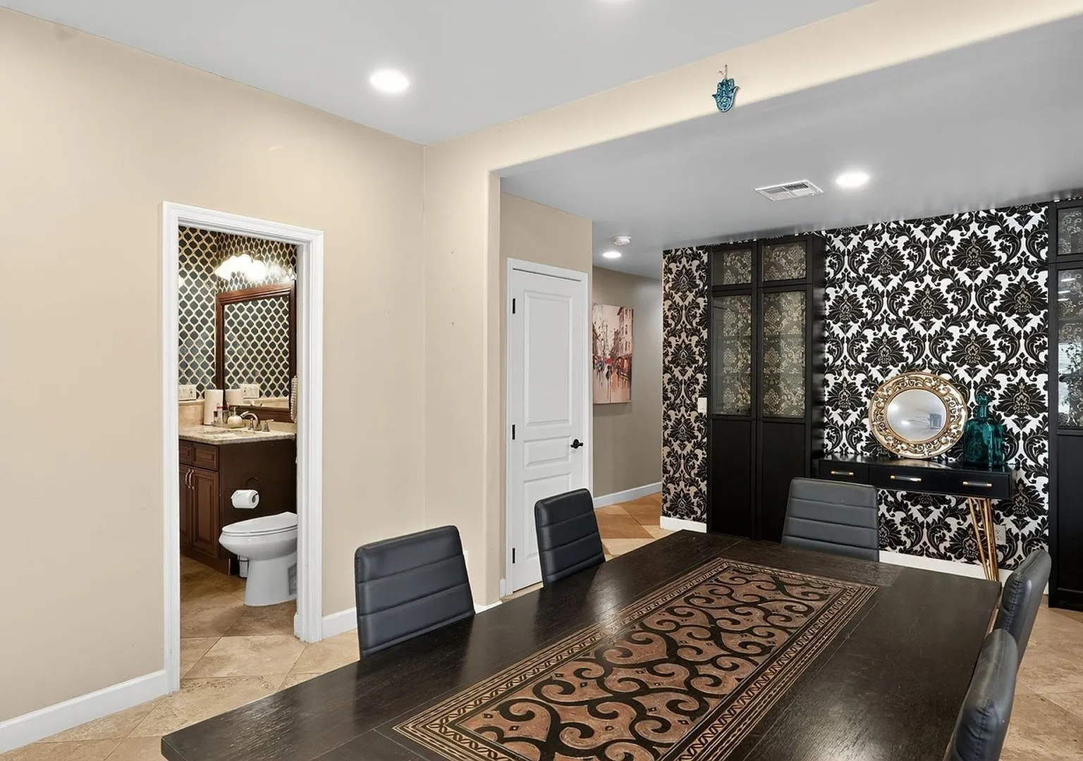 Spacious 4BR House in Phoenix — Photo 2