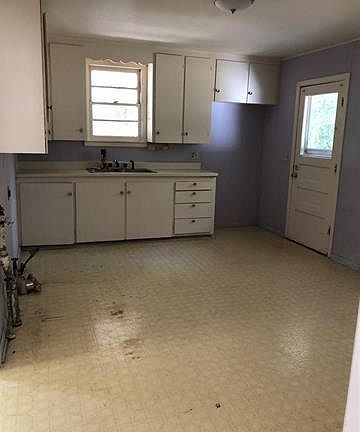 3rd image of 2625 E Price St