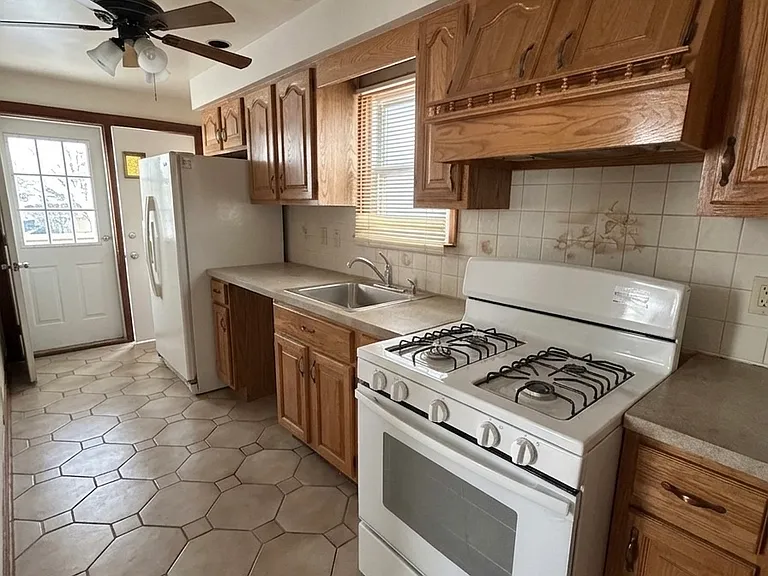 1315 Edwards Ave #1 — Photo 3