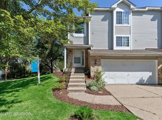 402 Stevens Ct, Grayslake, IL 60030