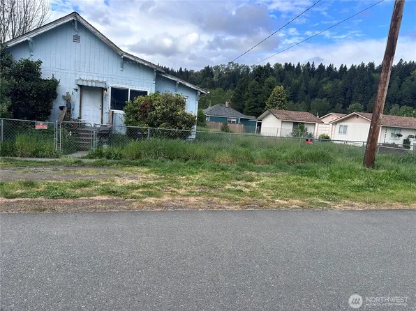 207 Bridge Street SE, Orting, WA 98360