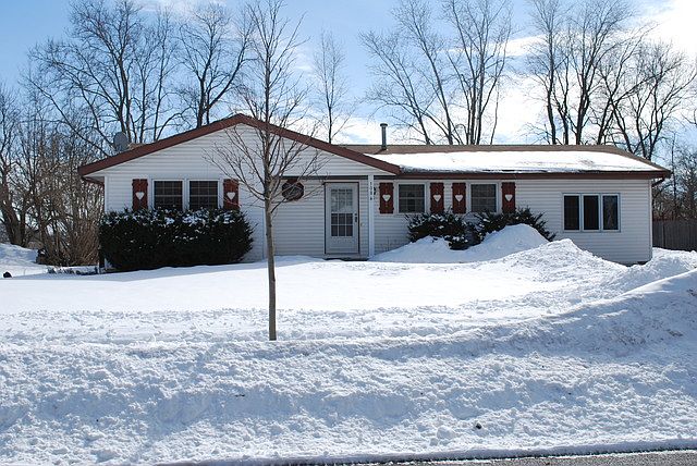 1st image of 108 E Bush Dr